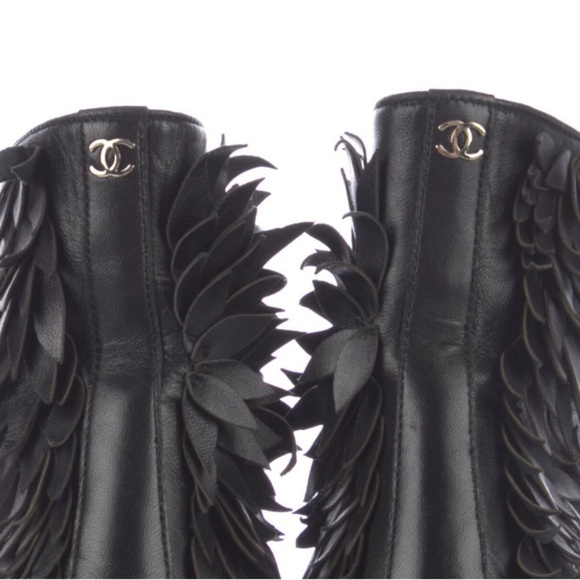 Chanel Booties Black Leather 2018 Fringe Leaf Round Toe Interlocking CC Unique - Picture 6 of 6